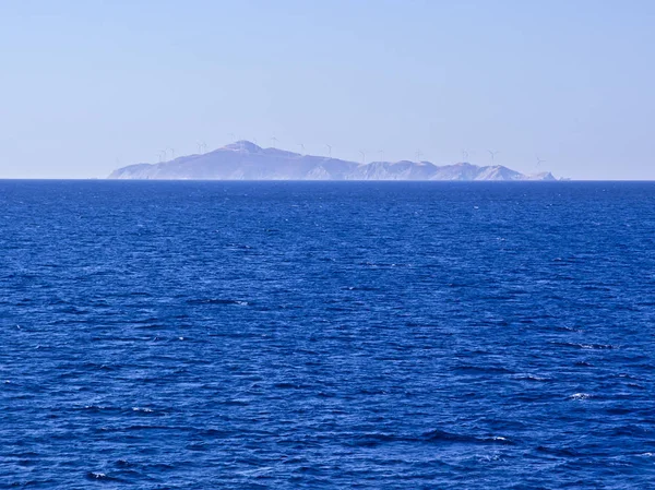 Isla Mar Egeo Cubierta Molinos Viento Para Producción Electricidad Concepto — Foto de Stock