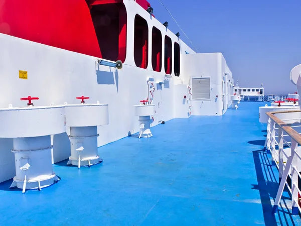 Duży Pokład Prom Statek Bez Osób Pływających Morzu Egejskim Grecja — Zdjęcie stockowe