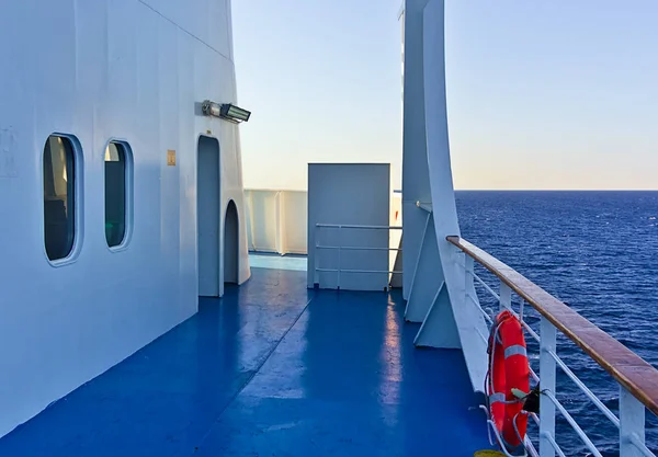 Schip Ferry Deck Zonder Mensen Zeilen Egeïsche Zee Griekenland — Stockfoto