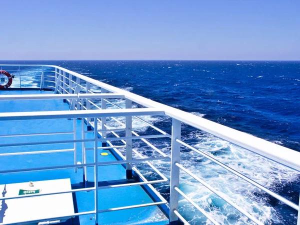 Ship Ferry Deck Vacker Dag Ljus Segling Egeiska Havet Grekland — Stockfoto