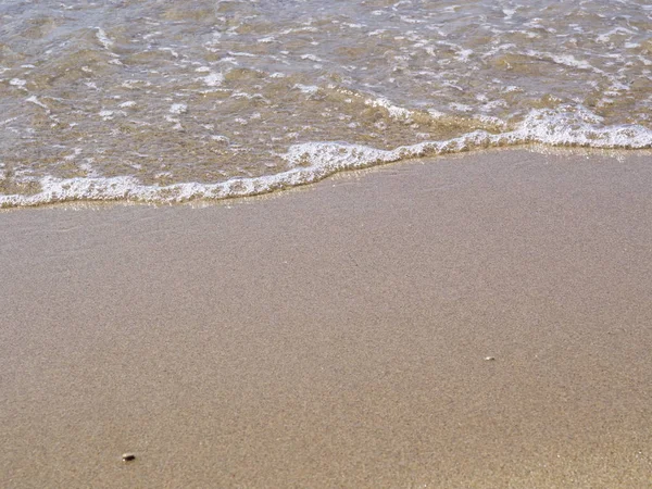 Praia Perto Areia Água Mar — Fotografia de Stock