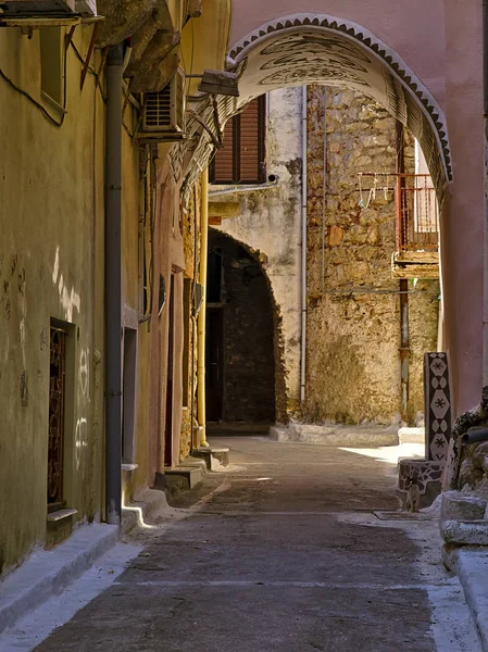 Smal Steegje Met Versierde Tunnel Pyrgi Middeleeuws Dorp Chios Eiland — Stockfoto