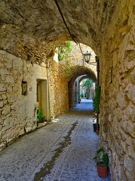 키오스의 메스타(Mesta)의 중세 성 마을의 좁은 골목길은 — 스톡 사진