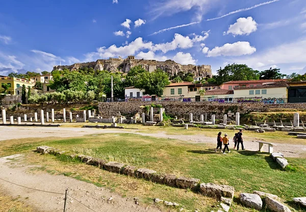 Turistler Atina Nın Monastiraki Bölgesindeki Akropolis Altındaki Antik Roma Forumunu — Stok fotoğraf