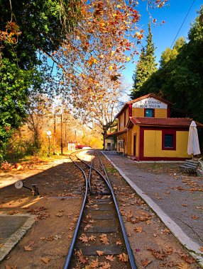 Eski boş geleneksel tren istasyonu, Mega Spileon, Kalavryta Yunanistan.