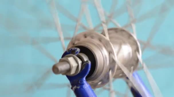 Спінінг велосипед колесо — стокове відео