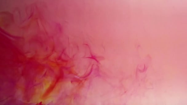 Tinta rosa y amarillenta Creando una textura — Vídeo de stock