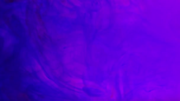 Texture viola che si muove nel contenitore dell'acqua — Video Stock