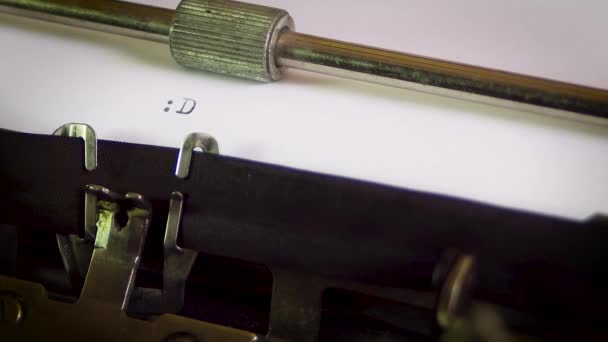 Emoticones de la máquina de escribir — Vídeo de stock