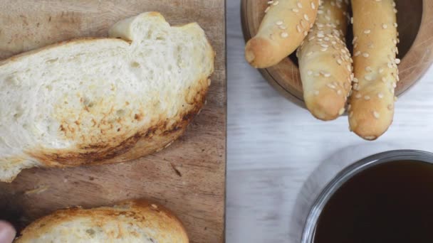 Pan y mantequilla en cámara lenta — Vídeos de Stock