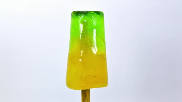 Popsicle verde y amarillo — Vídeos de Stock