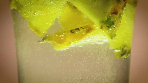 Minerální Voda Ananas — Stock video