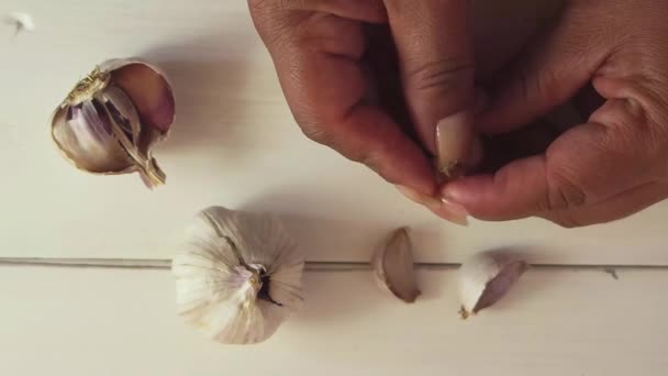 Woman Peeling A Garlic — Stock Video