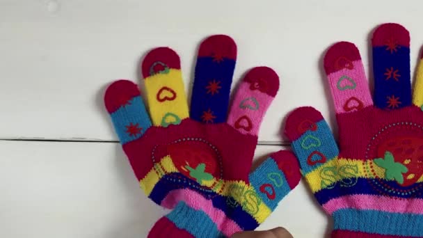 Petits gants en tissu — Video