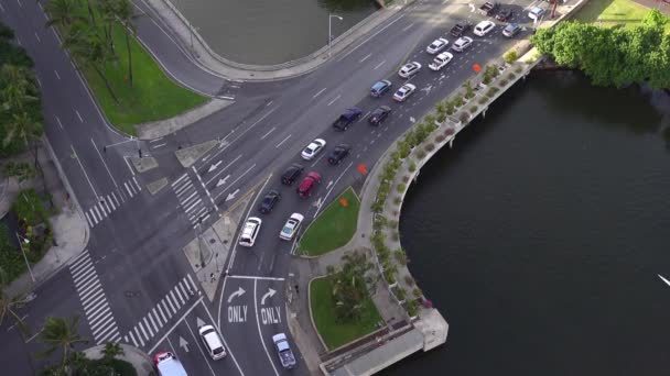 Honolulu, Hawaii'de trafik over-head çekim — Stok video
