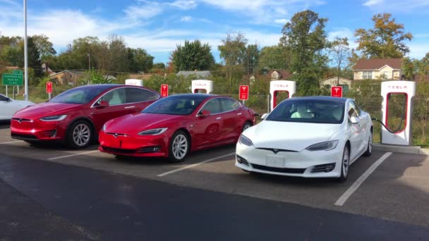 Nabíjecí stanice Tesla — Stock video