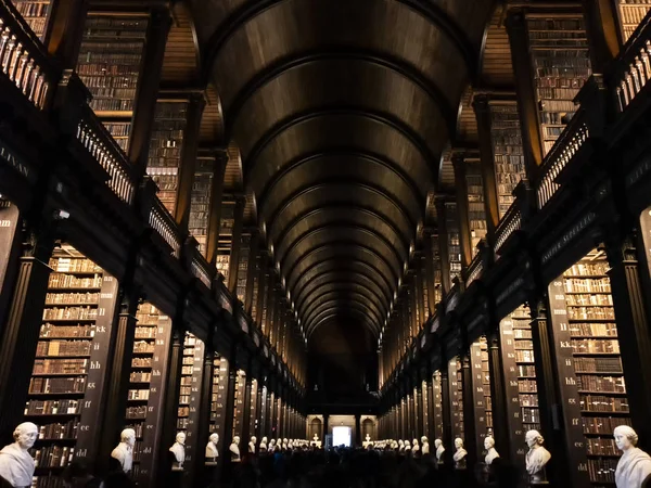 Βιβλιοθήκη Κολεγίου Τριάδα Βιβλίο Των Kells Δουβλίνο Ιρλανδία — Φωτογραφία Αρχείου