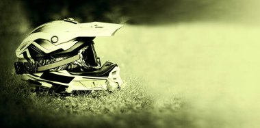 Motocross kask ile koruyucu gözlük