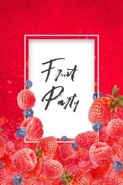 Ustaca ve sevgiyle ahududu, böğürtlen, çilek ve su sıçramalarına arka plan afiş tasarlanmış