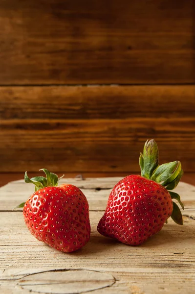 Strawberrys a fa háttér — Stock Fotó