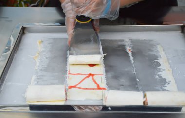 Kızarmış dondurma yapma süreci