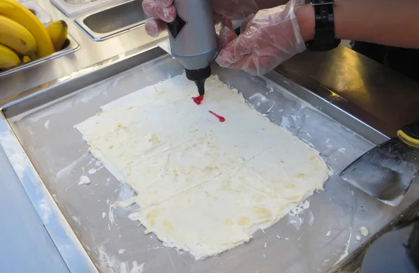 Процес Приготування Смаженого Морозива — стокове фото