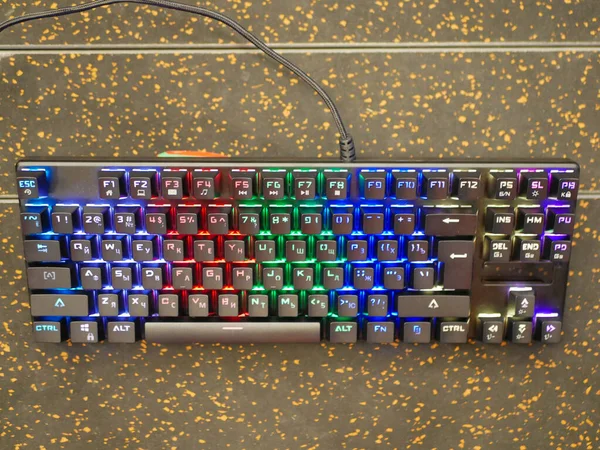 Multi-colored keyboard. mechanical keys. Multi-colored professional gaming mechanical rgb keyboard on the table background — ストック写真