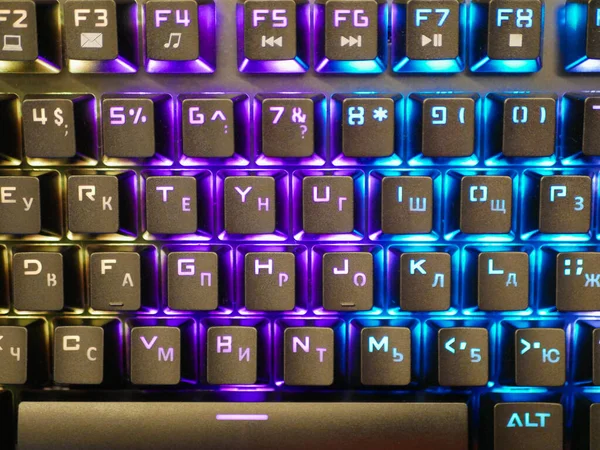 Multi-colored keyboard. mechanical keys. Multi-colored professional gaming mechanical rgb keyboard on the table background — ストック写真