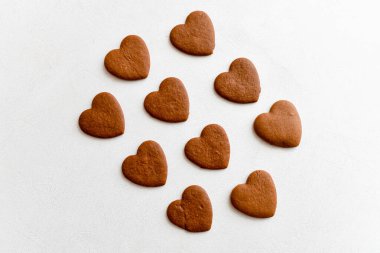 Çikolata kalpli. beyaz arka planda kalpler. Kuleleri seviyorum.