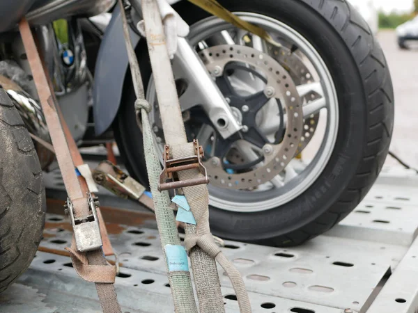 Motorcycle at a parking lot. Transportation of a motorcycle. Confiscation of transport. tethered motorcycle. motorcycle transportation. — Stockfoto