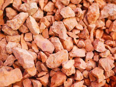 turuncu küçük çakıl taşları. Arka plan küçük turuncu çakıl taşlarından oluşuyordu. Pek çok kullanım alanı var. Doku, turuncu gölgede küçük çakıl taşlarından oluşur. 