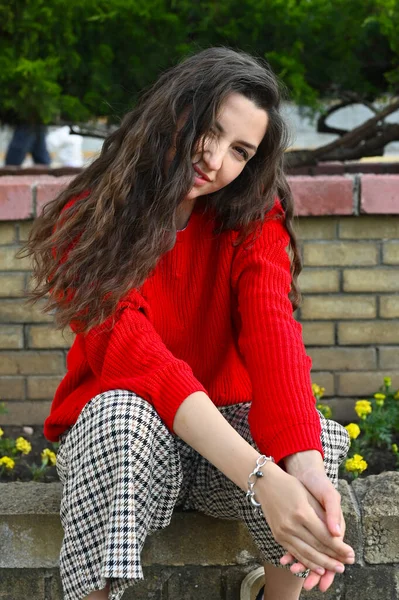 Young Brunette Checkered Pants High Quality Photo — Stock Photo, Image