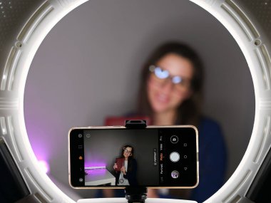 Blog yazarı kız kurslar satıyor. İnternet gelişimi. Yüksek kalite fotoğraf