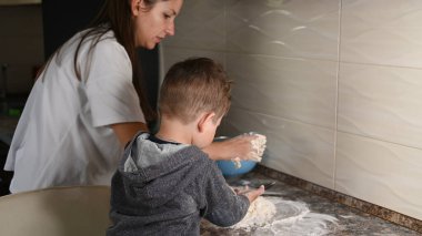 Anne ve bebek mangırı, en iyi manzara. Yüksek kalite fotoğraf