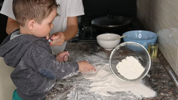 Mother Child Make Dough High Quality Photo — Stock Photo, Image