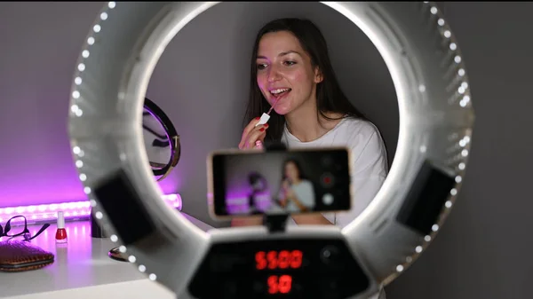 Mädchen Bringt Internet Bei Wie Man Die Haut Pflegt Hochwertiges — Stockfoto