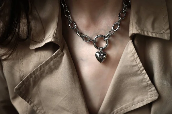Heart Shaped Necklace Dressed Neck High Quality Photo — Stock Photo, Image