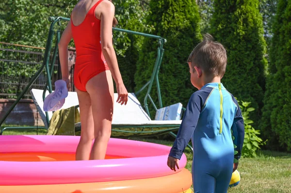 Mother Child Escape Heat Pool High Quality Photo — Stock Photo, Image