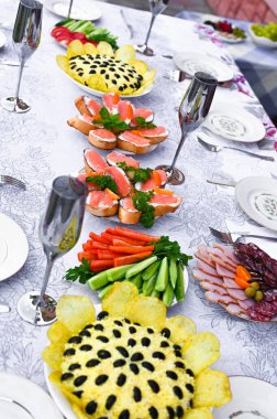 Sebze, et ve balık şeklinde atıştırmalıklar. Yüksek kalite fotoğraf