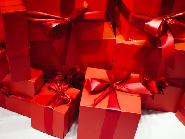 Rote Geschenkverpackung Geschenkverpackung Für Den Urlaub Hochwertiges Foto — Stockfoto