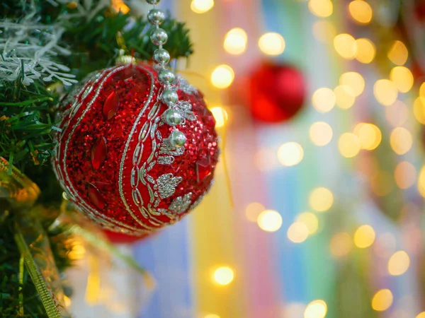 Kerst Veelkleurige Kerstballen Uit Focus Hoge Kwaliteit Foto — Stockfoto