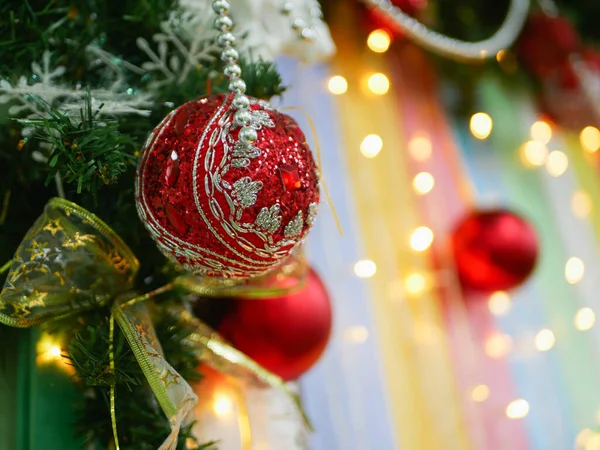 Multicolorido Natal Com Lâmpadas Árvore Natal Listrado Fundo Foto Alta — Fotografia de Stock