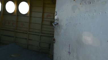 Uçağın kapısını aç. Yüksek kalite fotoğraf