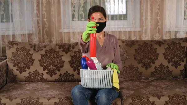 Ragazza Con Maschera Prepara Pulizia Foto Alta Qualità — Foto Stock