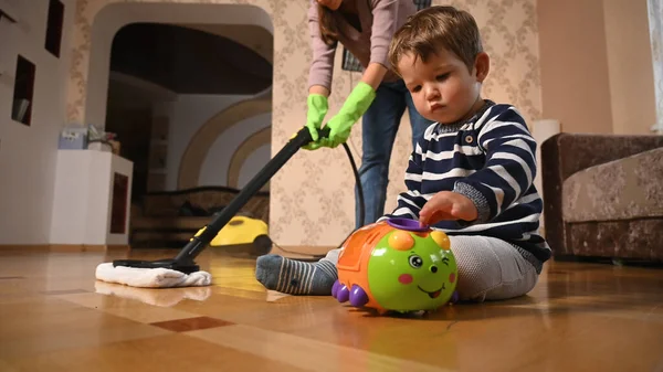 Mother Cleaning Concept House High Quality Photo — Stock Photo, Image