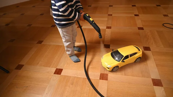 Niño Lava Coche Limpieza Niñosel Niño Lava Coche — Foto de Stock