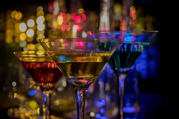 Koktajle Drinki Napoje Bar Ciemna Noc Kolor Backround — Zdjęcie stockowe