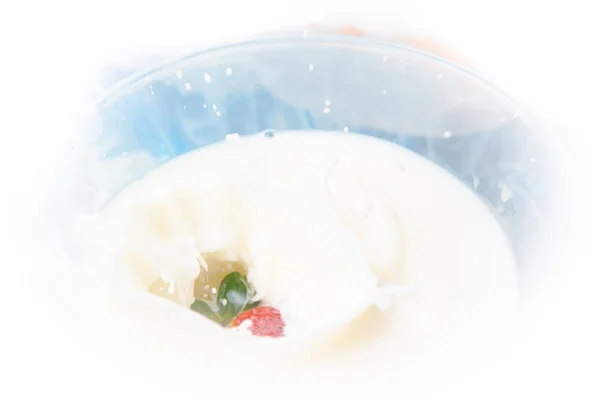 Fresa Con Crema Aislada — Foto de Stock