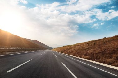 Yol ve karayolu üzerinde peyzaj