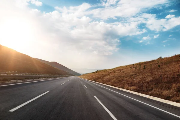 Yol Karayolu Üzerinde Peyzaj — Stok fotoğraf